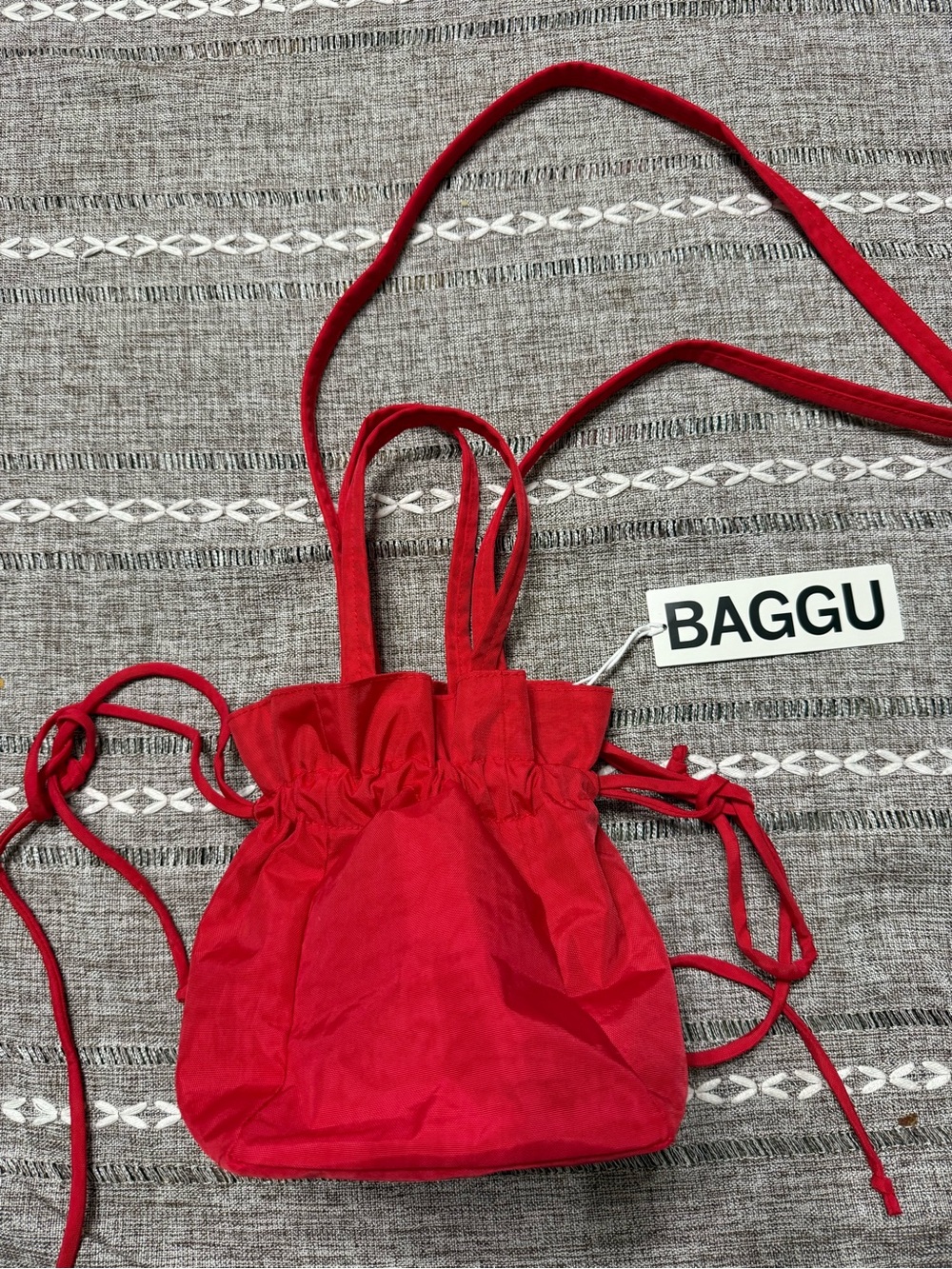 NWT BAGGU Nylon Drawstring Bag Candy Apple Crossbody